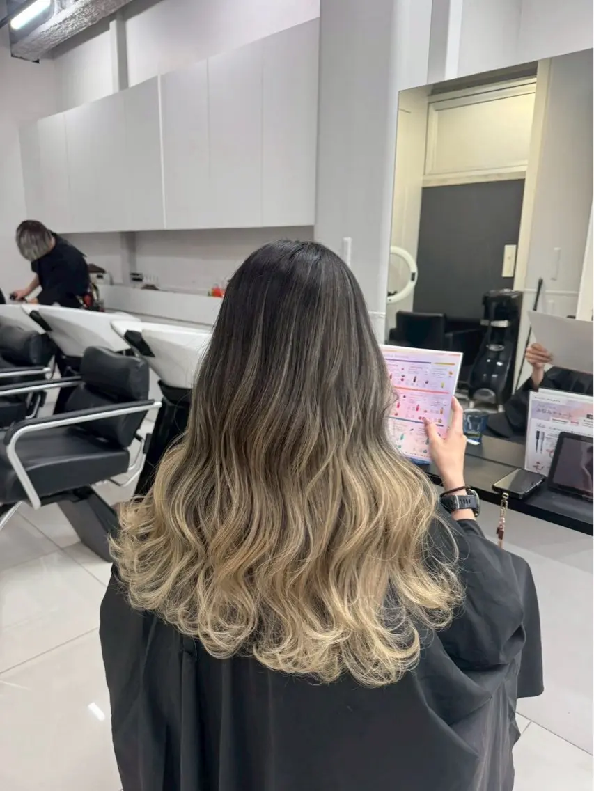ロング ハイライト レイヤーカット ヘアカラー トリートメント ⚜️バレイヤージュの 小池柚葉⚜️のヘアスタイル
