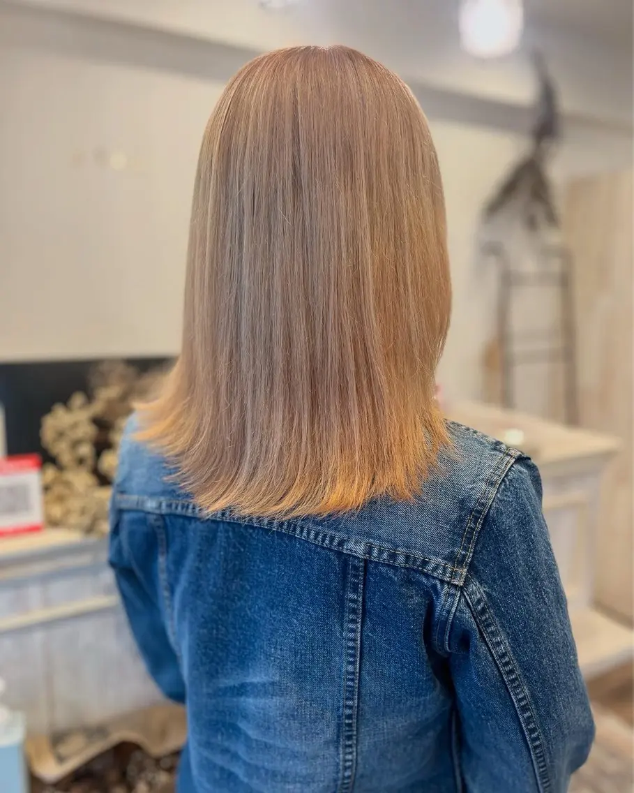 ミディアム カラー ベージュカラー ホワイトベージュ ヘアカラー niko RINKAのヘアスタイル