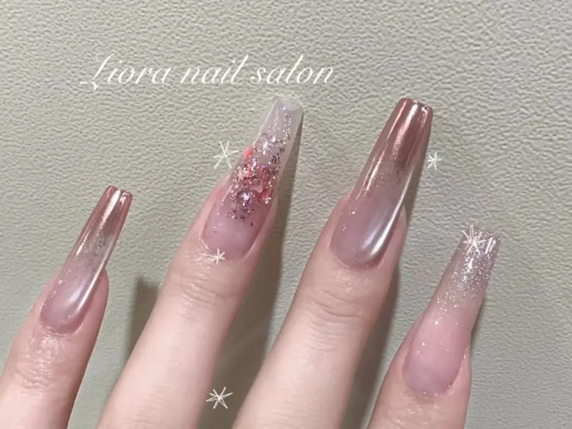 ネイル フレンチネイル ジェルネイル ガーリー グラデーション キラキラネイル ハンドネイル JUN Lioraネイルのネイルデザイン