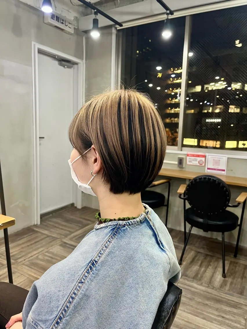 ショート カラー ブリーチ 村本 優依のヘアスタイル