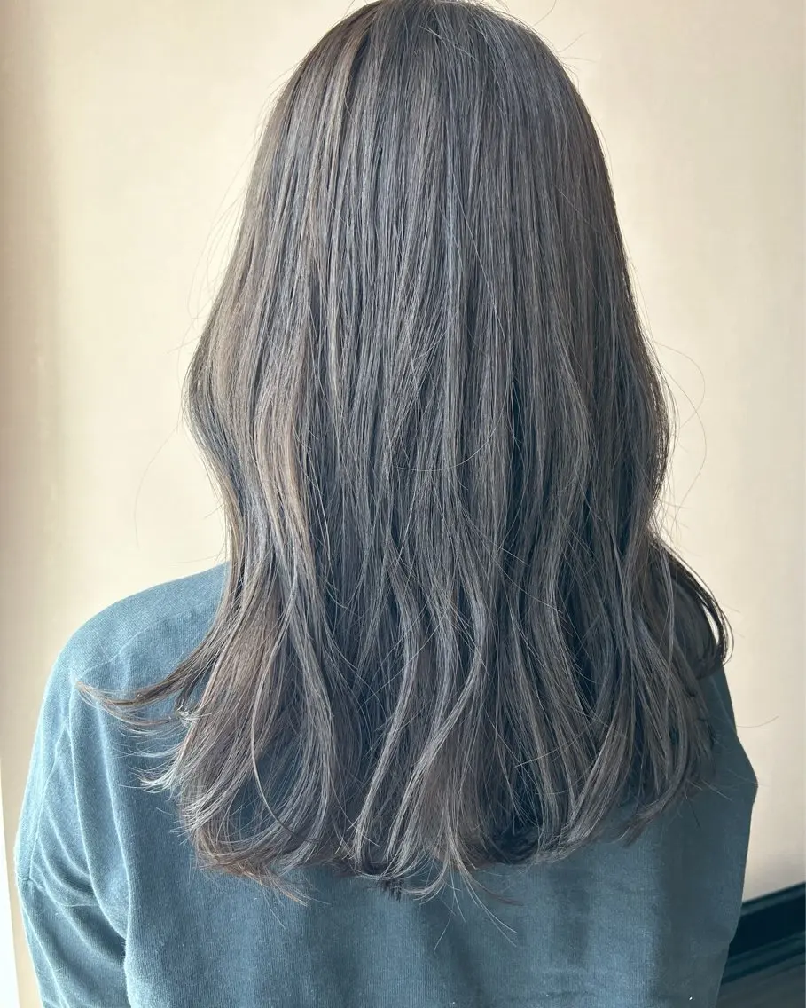 ロング カラー アッシュ ブリーチ ブリーチなしカラー オリーブアッシュ hubhair レイヤー/透明感のヘアスタイル