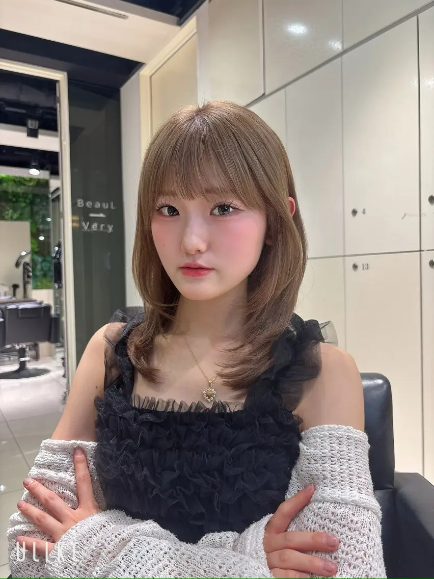 セミロング カット kana･:* /暖色カラーのヘアスタイル