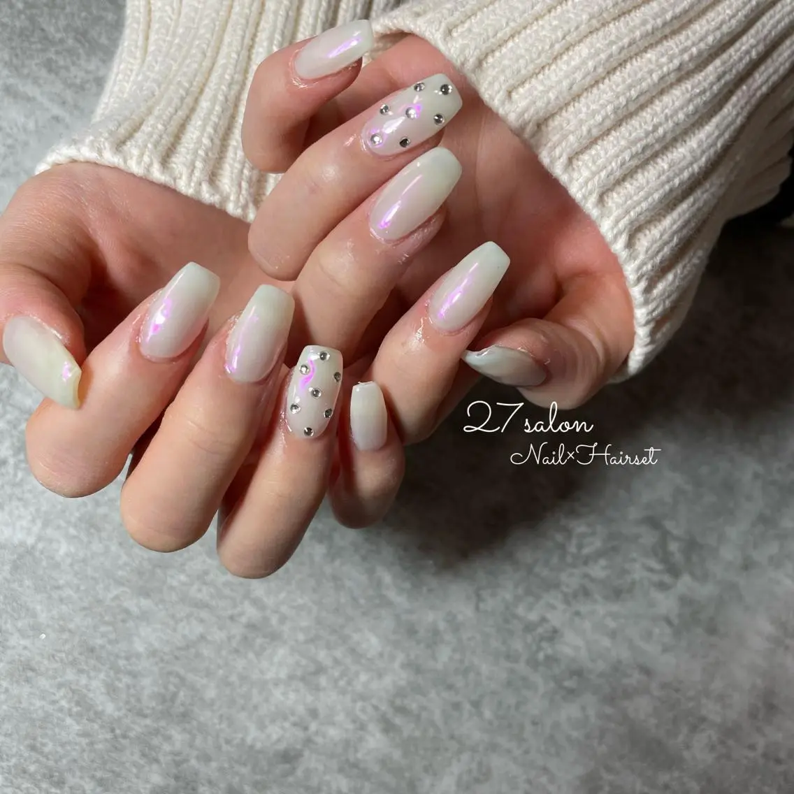 ネイル オーロラネイル ドット 27salon yuinaのネイルデザイン