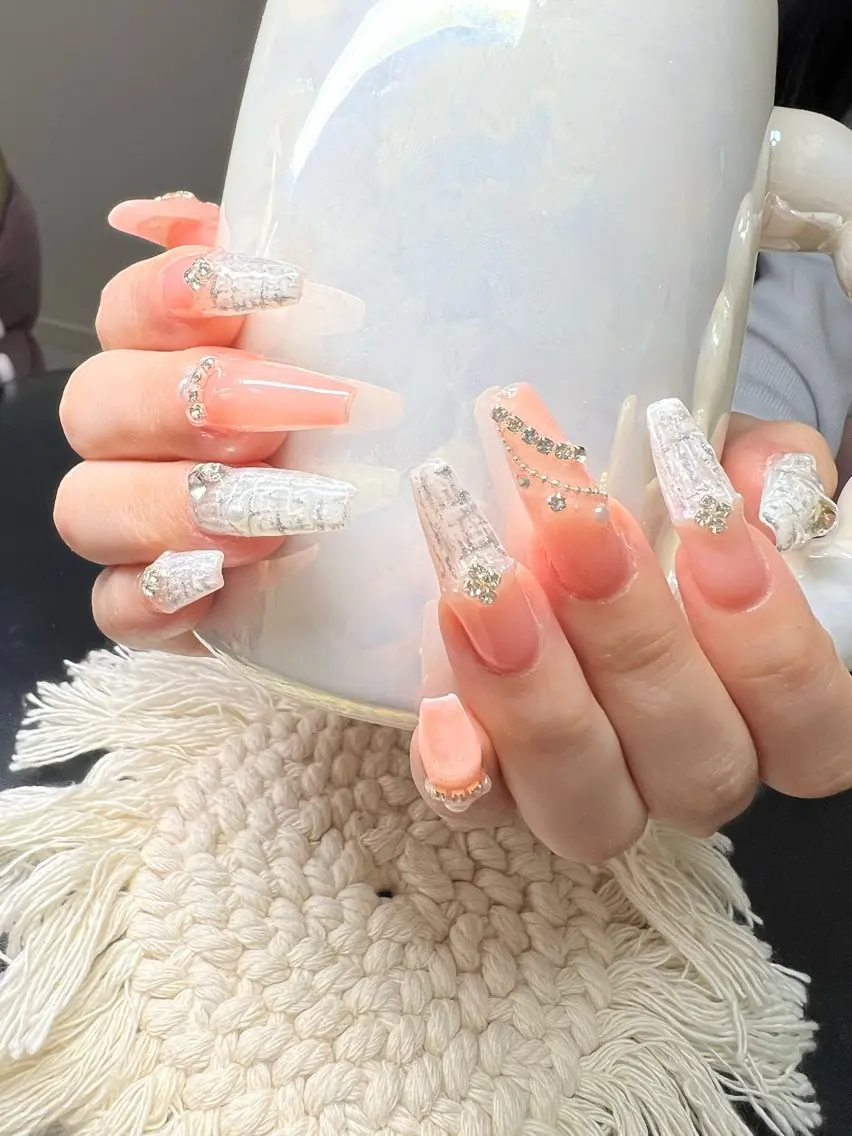 ネイル オーロラネイル チークネイル 長さ出し フットネイル フレンチネイル ハンドネイル Lee Nailsのネイルデザイン