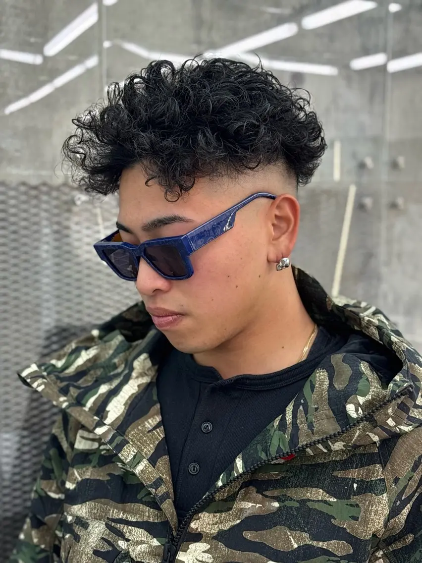 メンズ フェードカット メンズパーマ スキンフェード カット パーマ メンズパーマ特化 福岡正真のヘアスタイル