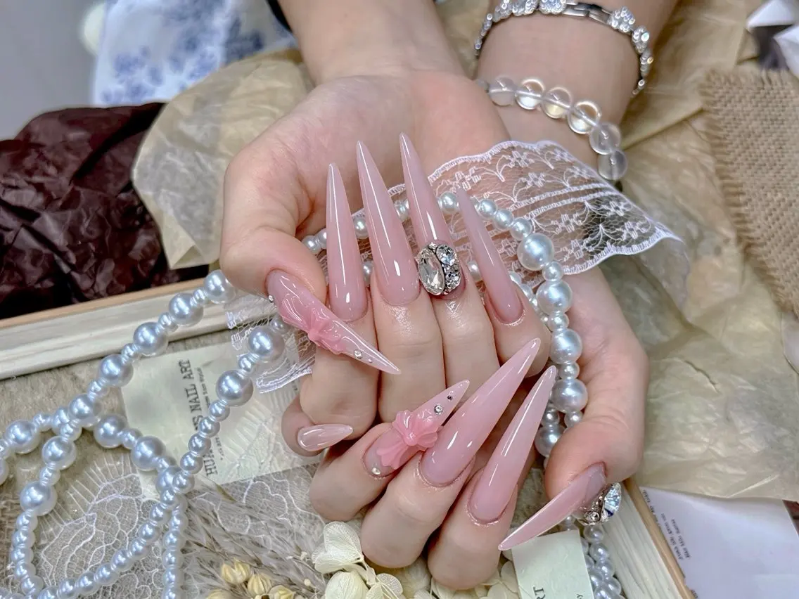 ロング 韓国風ヘア ハンドネイル Rola kira 麗のネイルデザイン