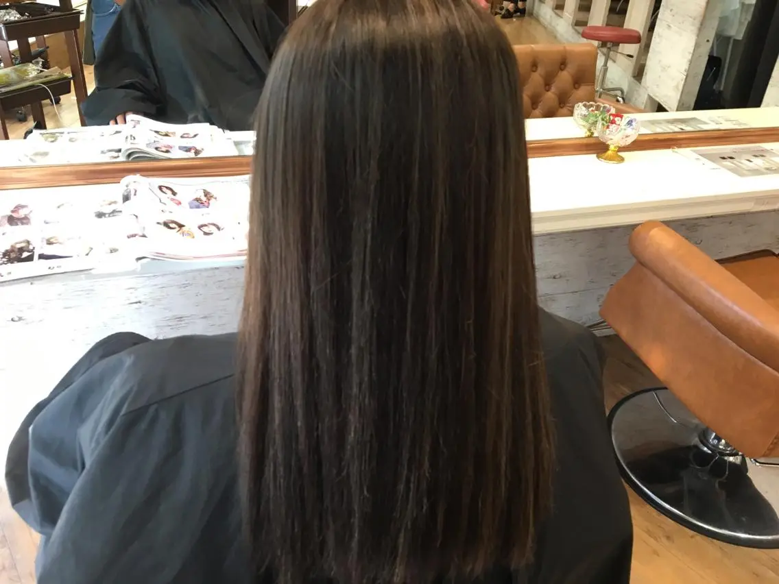 カラー アッシュ ハイライトカラー 池本 弥桜のヘアスタイル