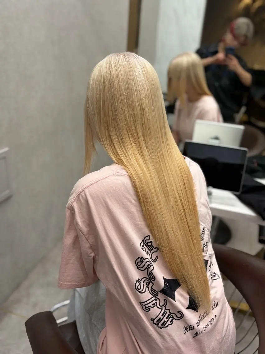 ロング カラー ハイトーンカラー ヘアカラー 坂上 実里のヘアスタイル