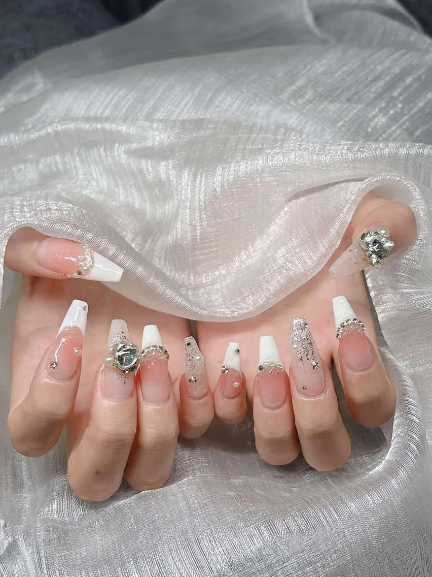 ネイル 長さ出し グラデーション 卒業式 キラキラネイル マグネットネイル ハンドネイル Lee Nailsのネイルデザイン