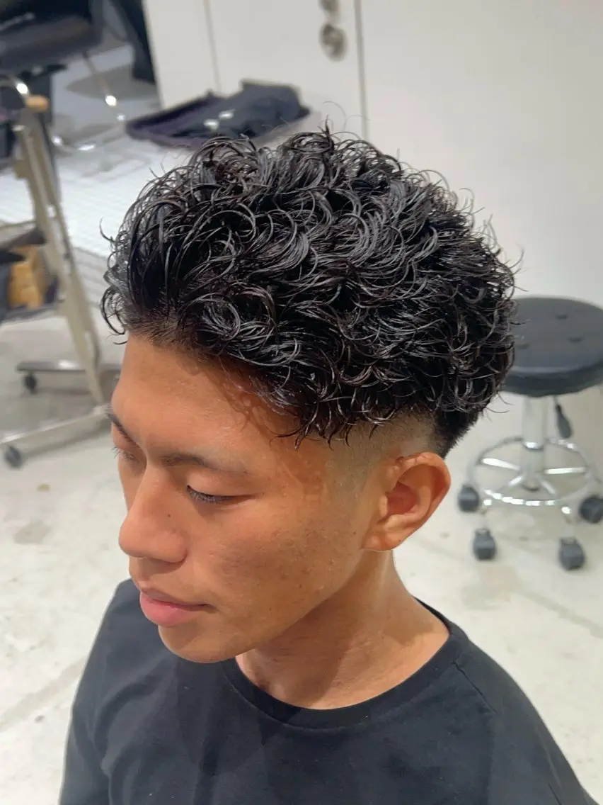 パーマ メンズ フェードカット メンズパーマ スパイラルパーマ カット パーマ 🐲ツイスパ🐲 フェード/龍のヘアスタイル