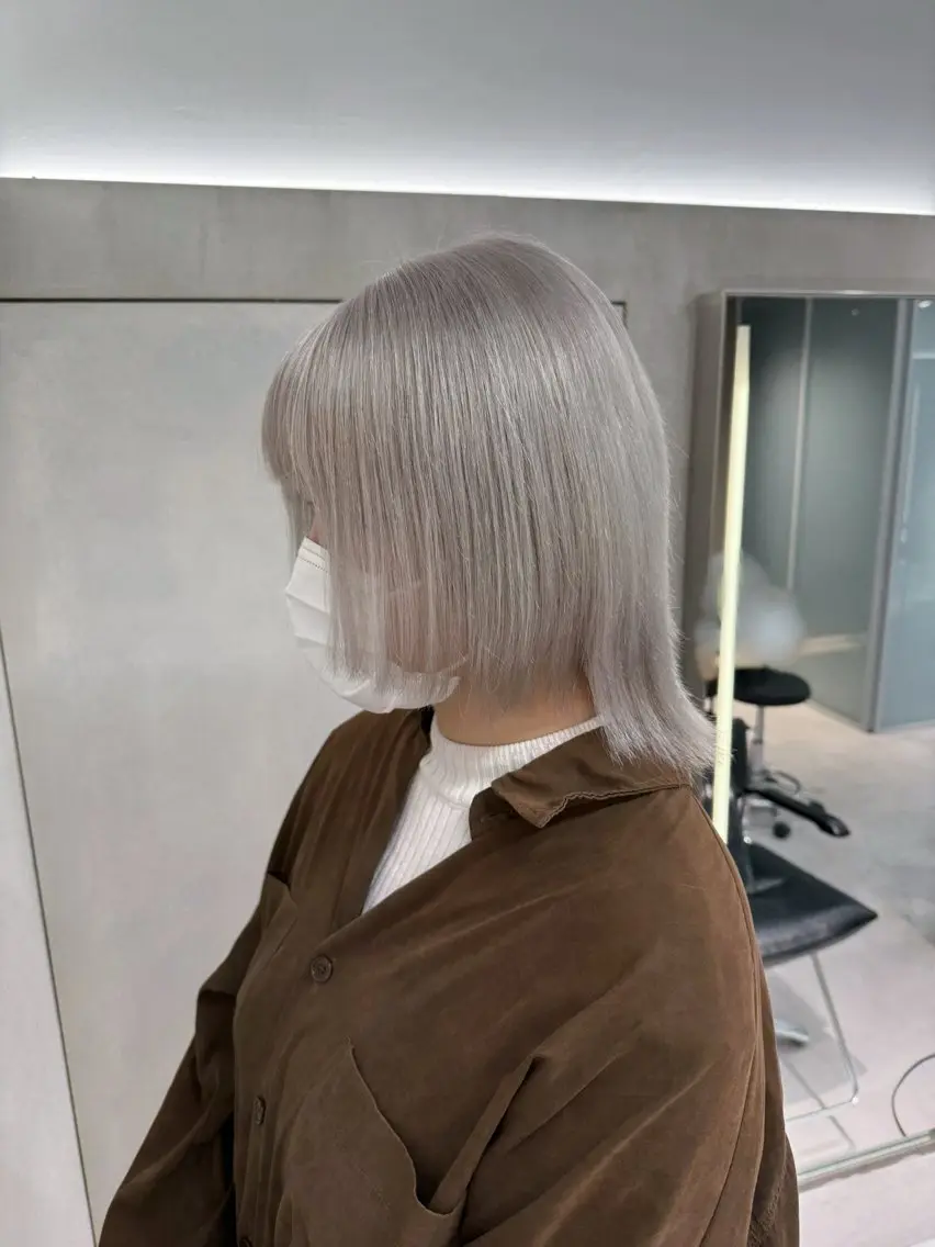 ショート カラー ブリーチ シルバー ホワイトシルバー ヘアカラー トリートメント 🤍haruna 🤍SUIのヘアスタイル