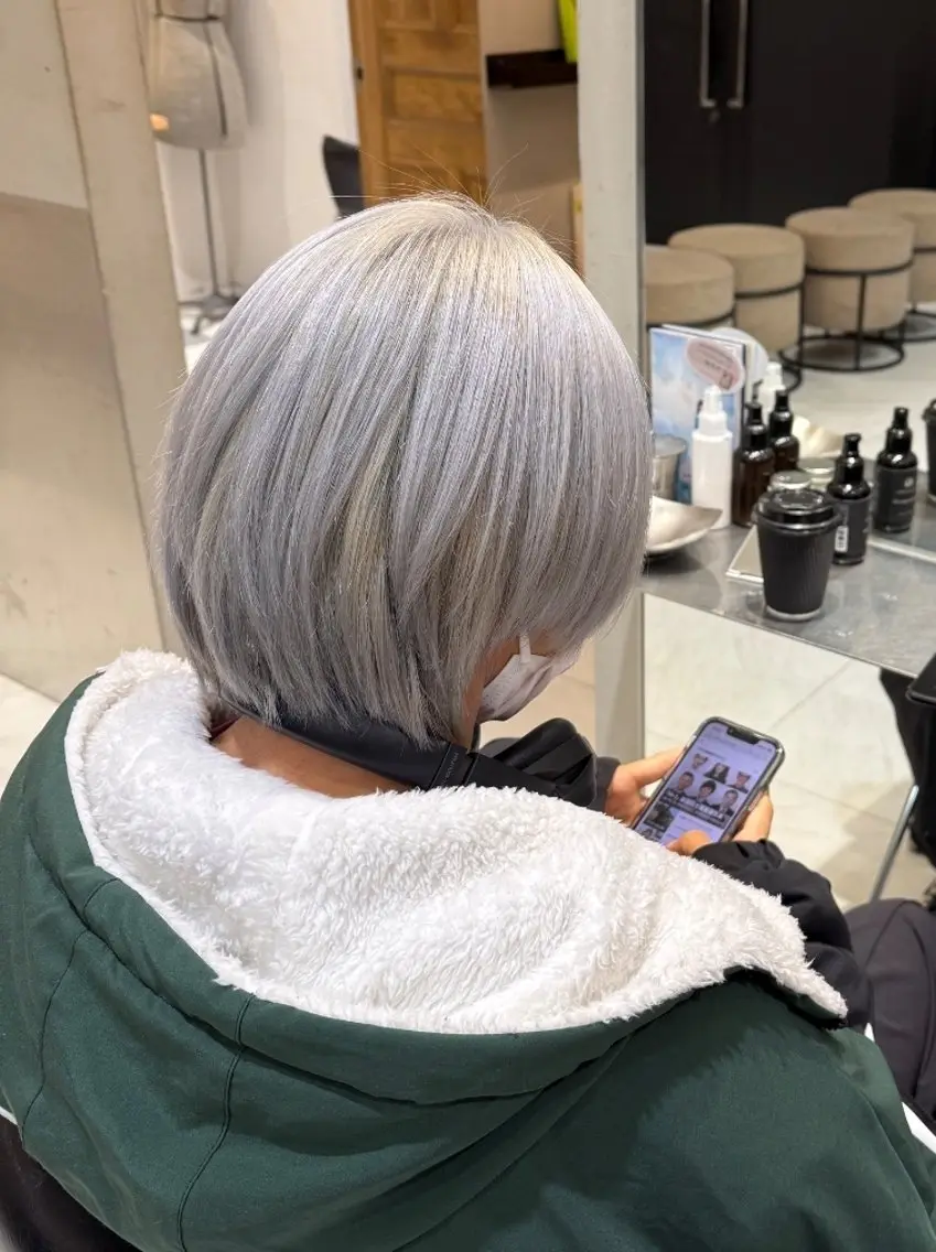 ショート カラー シルバー ホワイトシルバー ヘアカラー トリートメント ヘッドスパ RUA💜 ボブカット💜のヘアスタイル