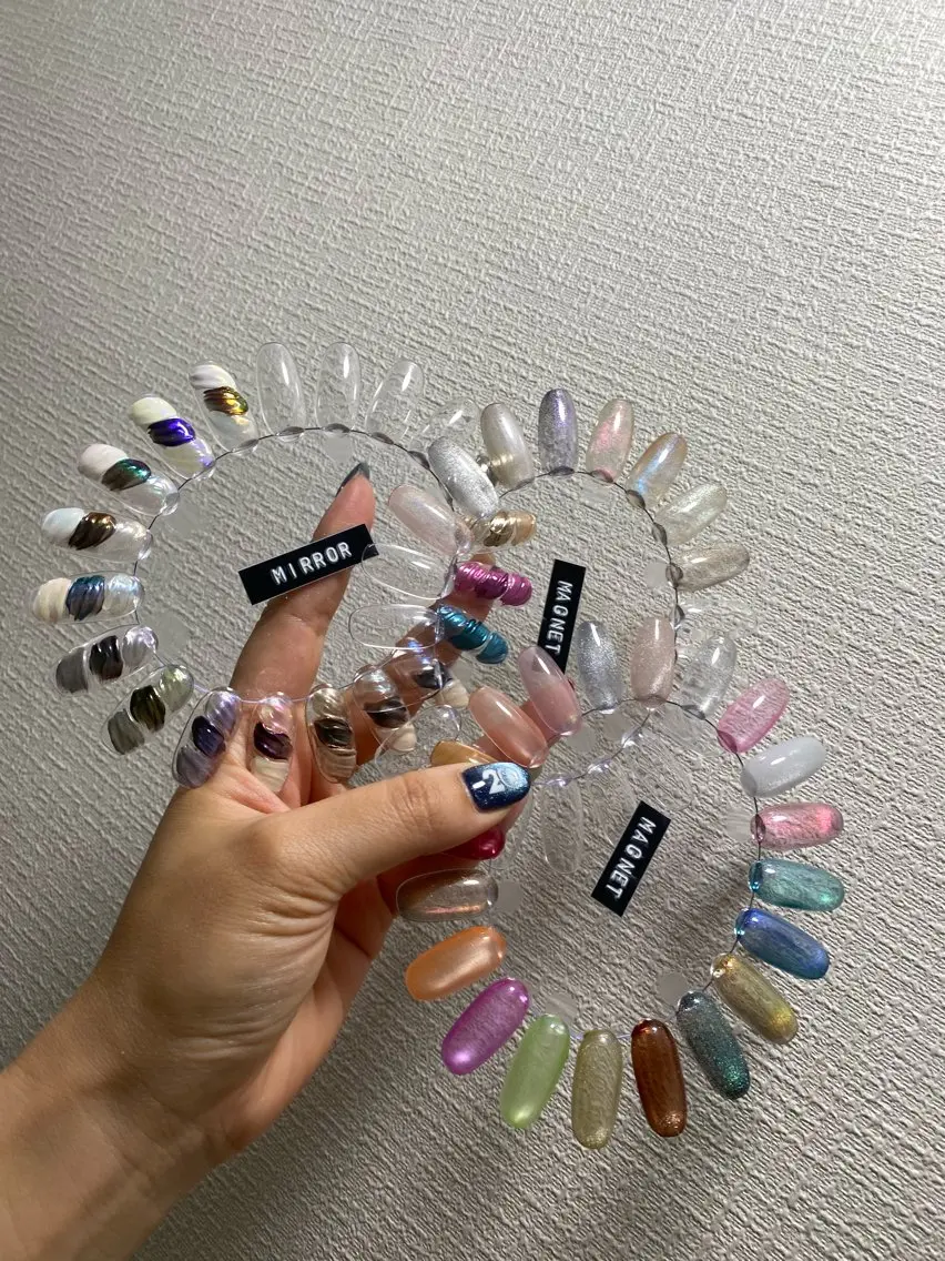 ネイル マグネットネイル ミラーネイル MIKA 🍊のネイルデザイン