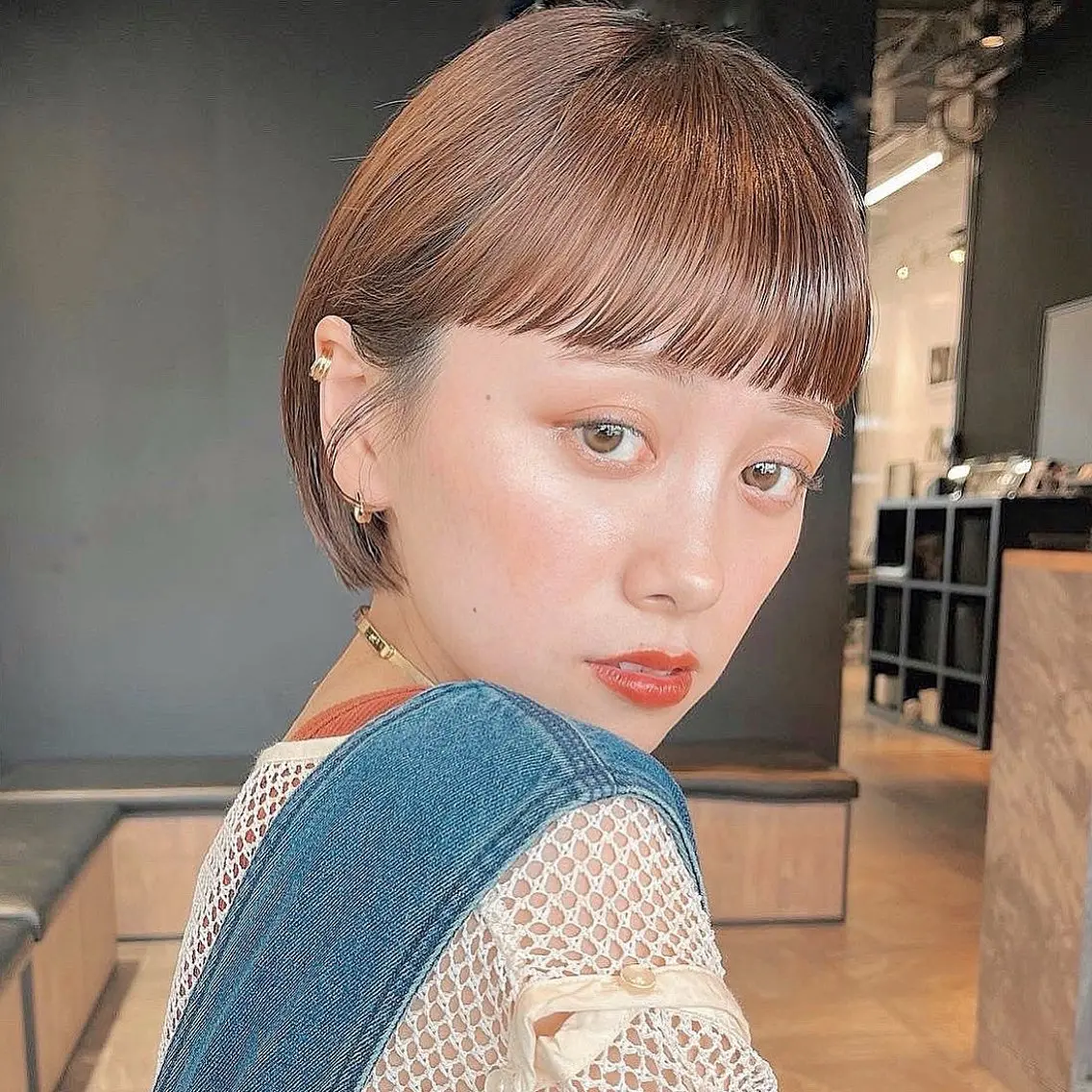 ショート カラー ヘアアレンジ ベージュカラー 透明感カラー オン眉 🌱ボブ/レイヤー/ ベージュ/あやみ✨のヘアスタイル