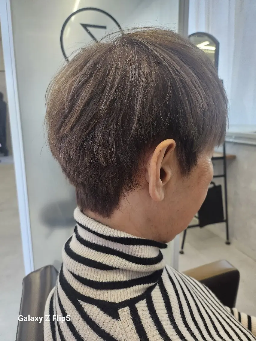 白髪ぼかしカラー➕カット✂️➕オラプレックストリートメントの写真