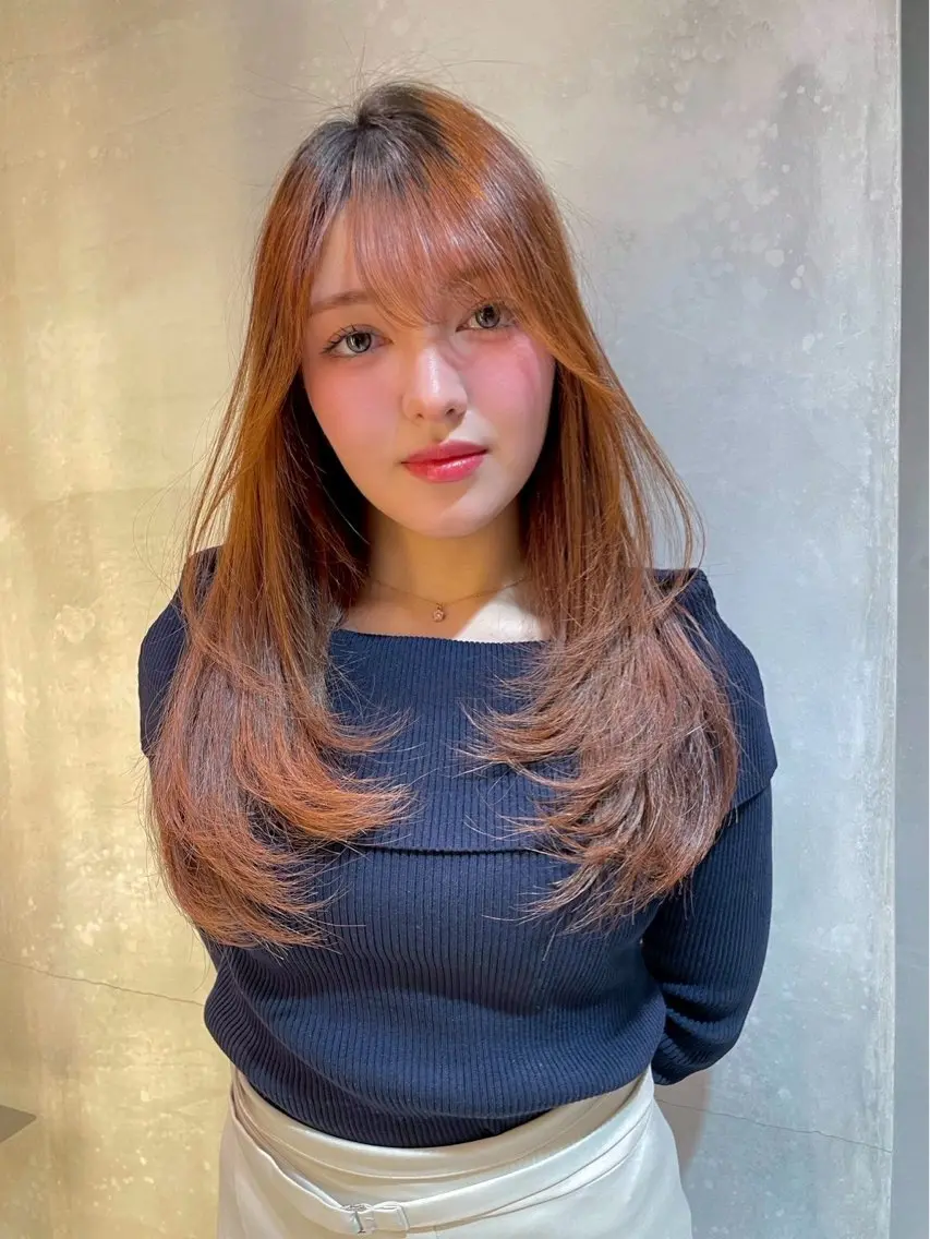 セミロング くびれヘア 韓国風ヘア レイヤーカット 小顔カット カット ヘアカラー トリートメント 小顔レイヤー/顔周り 艶髪カラー/金山のヘアスタイル