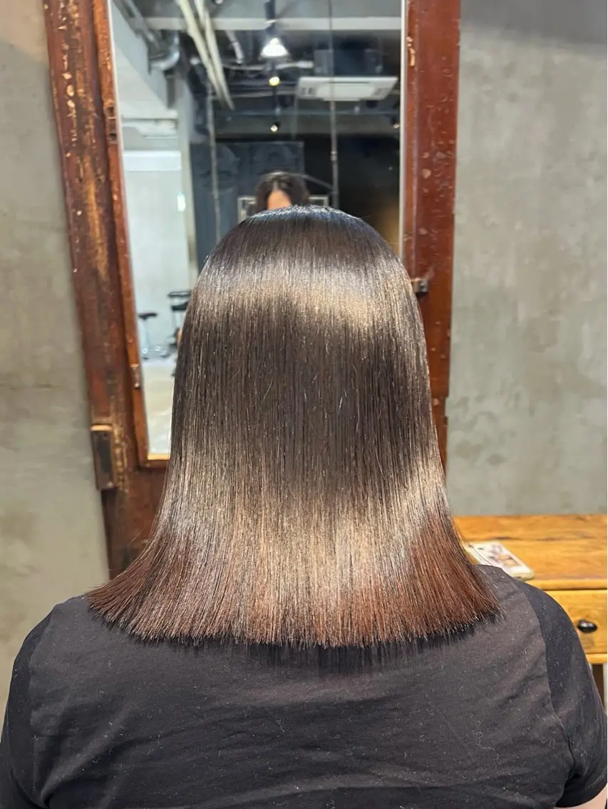 セミロング カラー ヘアアレンジ ショートボブ ベージュカラー ブリーチ ブロンド 透明感カラー カット 縮毛矯正 トリートメント レイヤー/艶髪矯正 🪐takushiのヘアスタイル