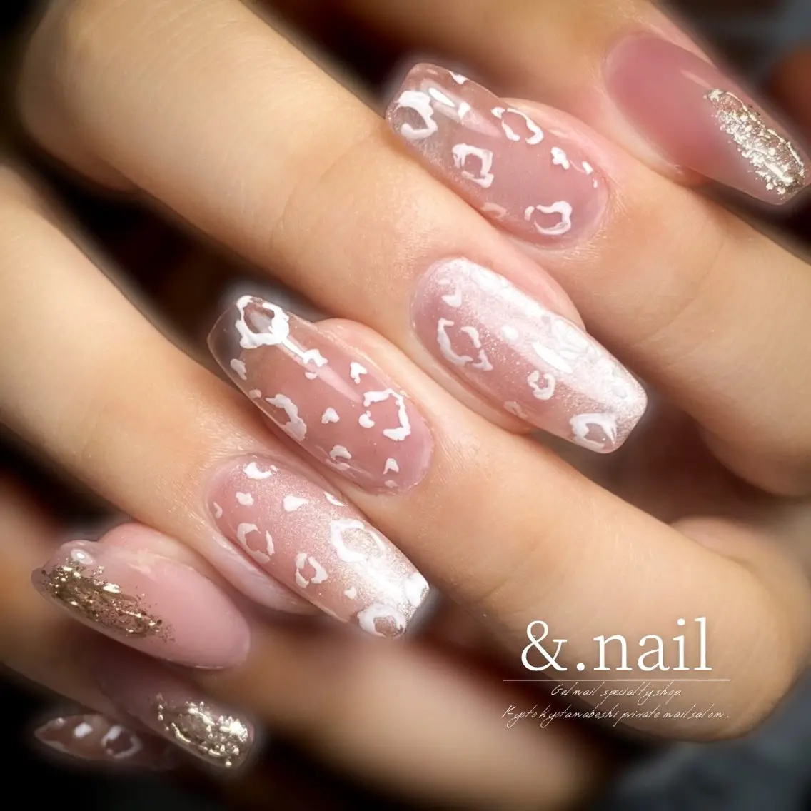 ネイル アニマル柄 ホワイト ハンドネイル &.nail/ ニュアンス/持込み可のネイルデザイン