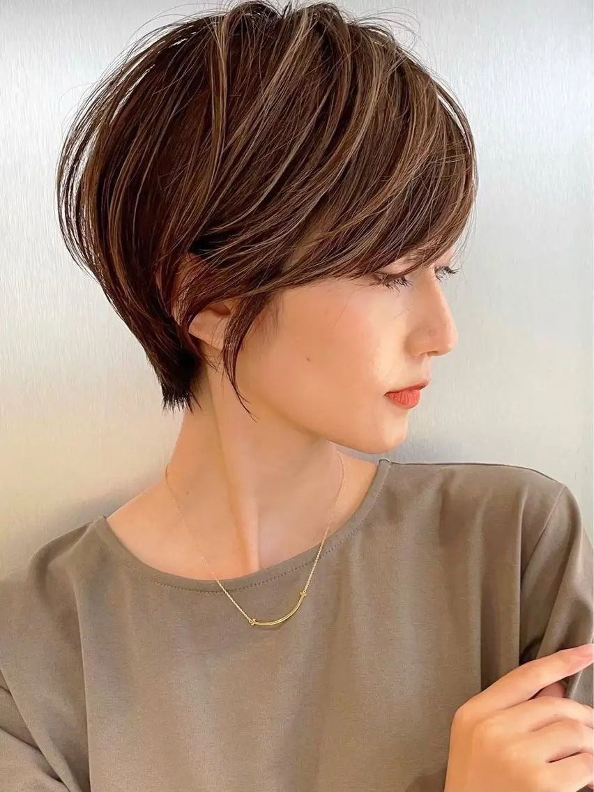 ショート カラー ショートボブ ハイライトカラー ボブ ハイライト ショートヘア 関 珠季のヘアスタイル