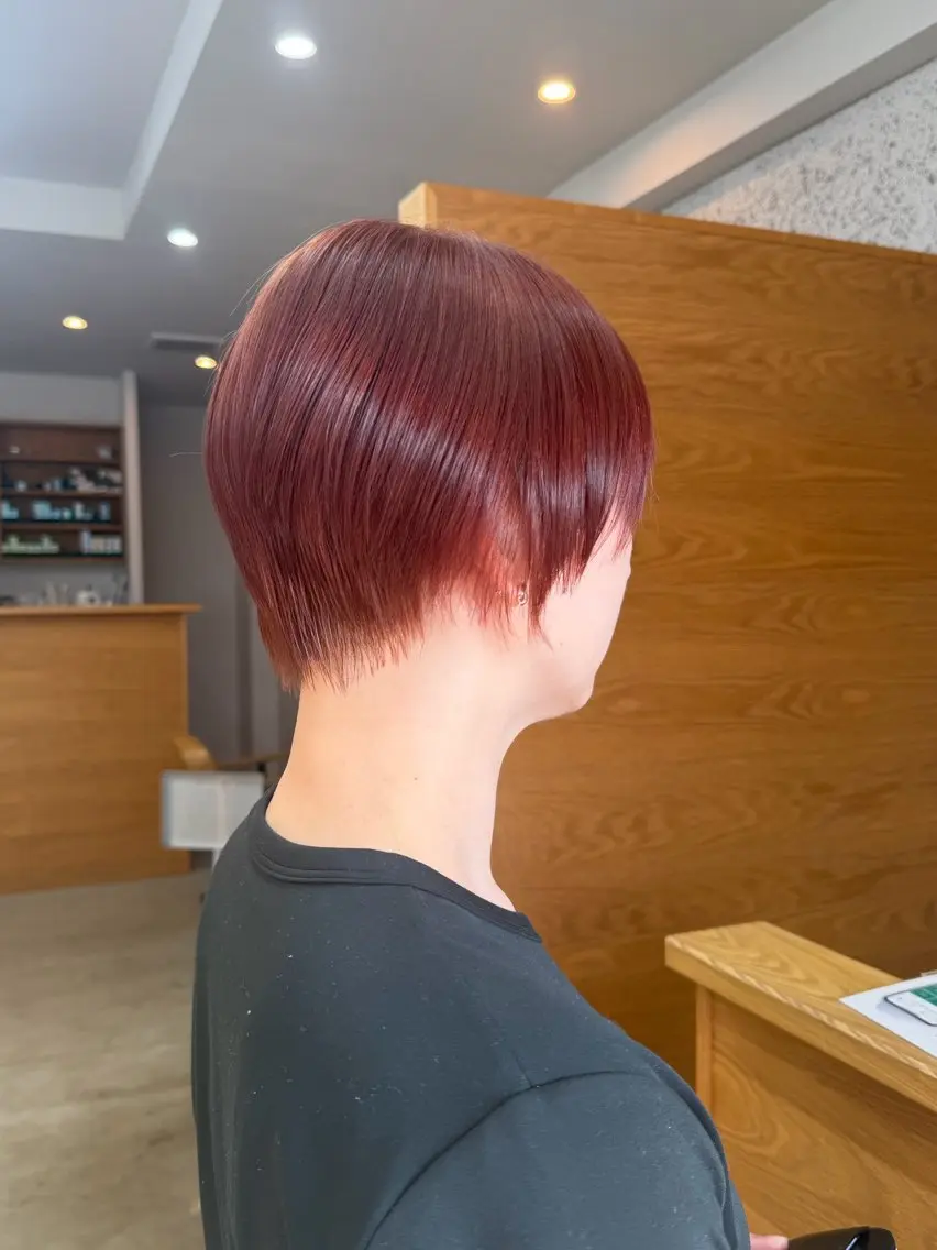 ショート ヘアカラー SEE-SAW． MANAKAのヘアスタイル