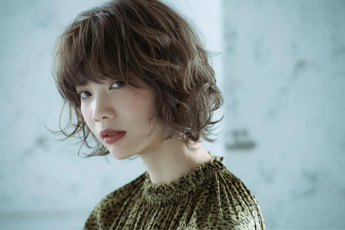 ミディアム カラー ウルフカット ウルフレイヤーカット /チヒロのヘアスタイル