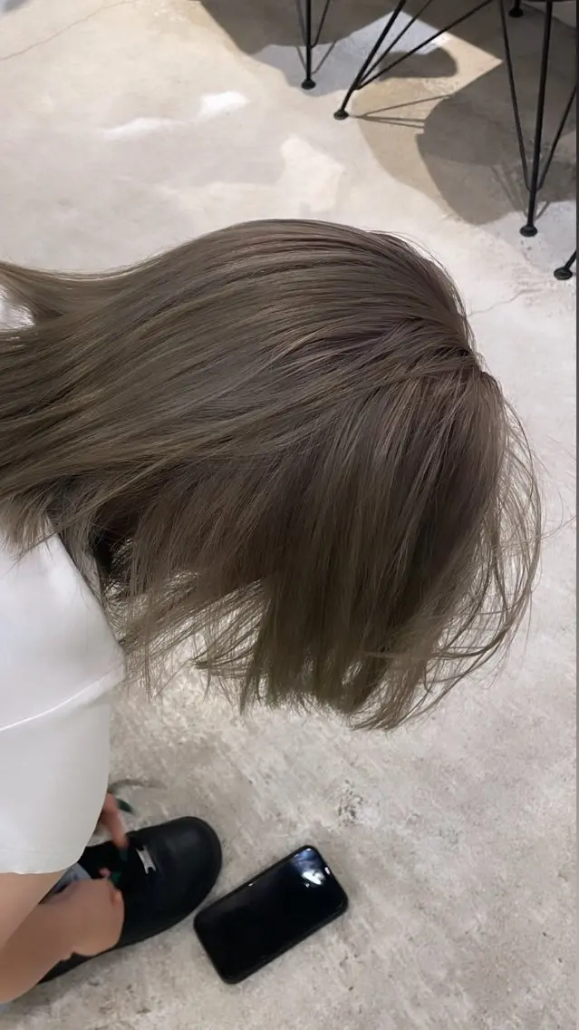 カラー グレージュ ニルツカモト/ RINAのヘアスタイル