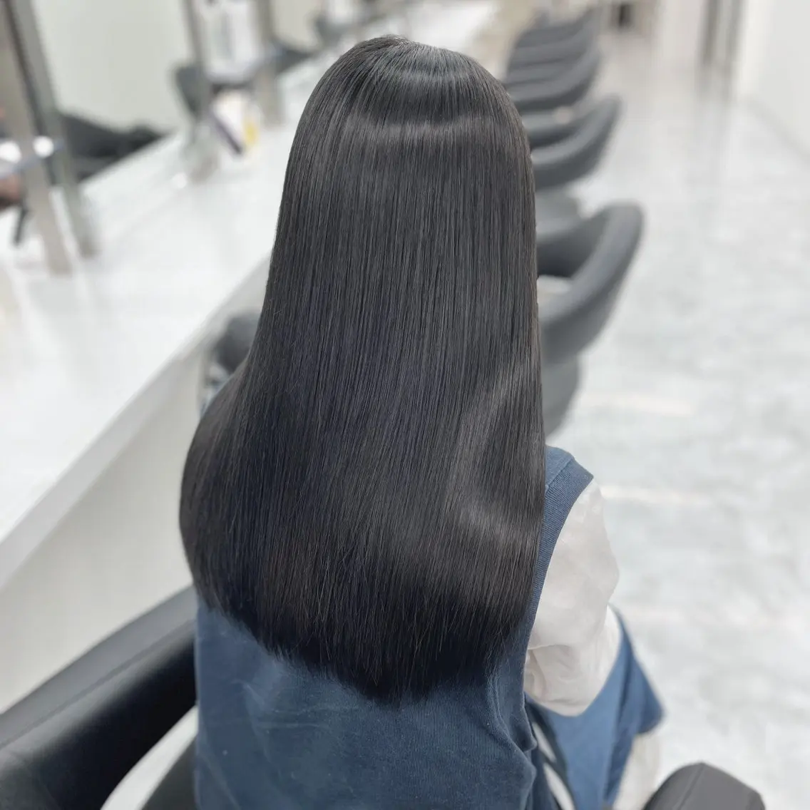 ロング カラー パーマ ヘアアレンジ メンズ キッズ メンズ韓国風 黒髪 ブルーカラー ブルーブラック ブラウンカラー 髪質改善Ⅰ透明感 艶カラーⅠたつやのヘアスタイル