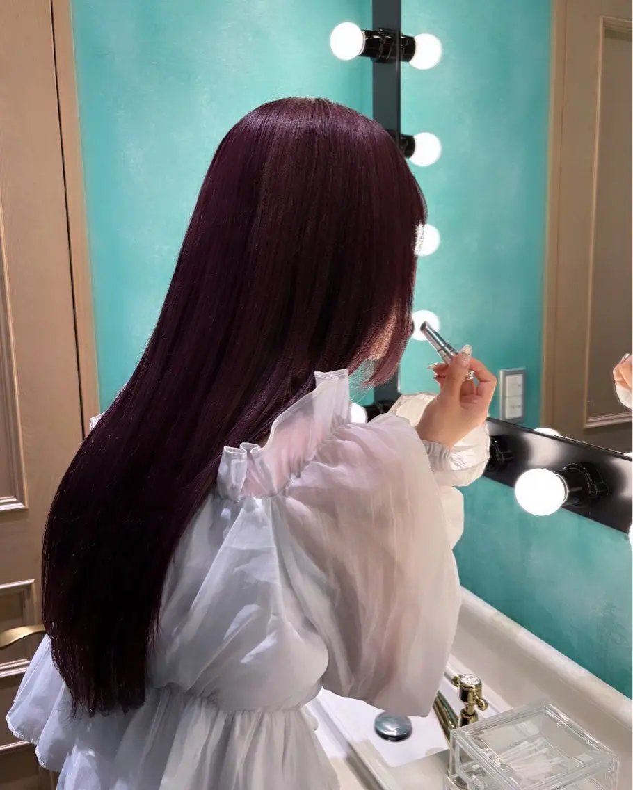 ロング カラー SAKI⭐️ブリーチ ・艶カラー⭐️のヘアスタイル