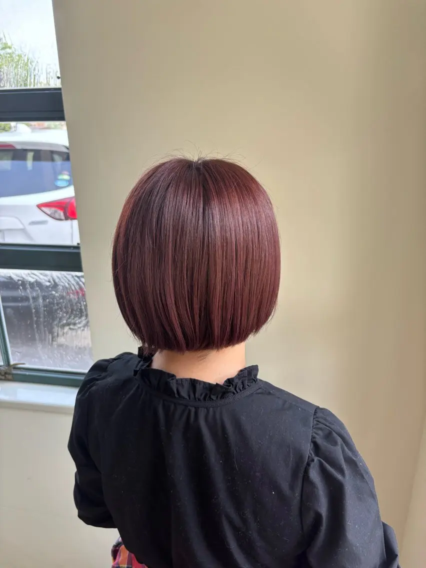 カラー レッドカラー ボブ 古川 心のヘアスタイル