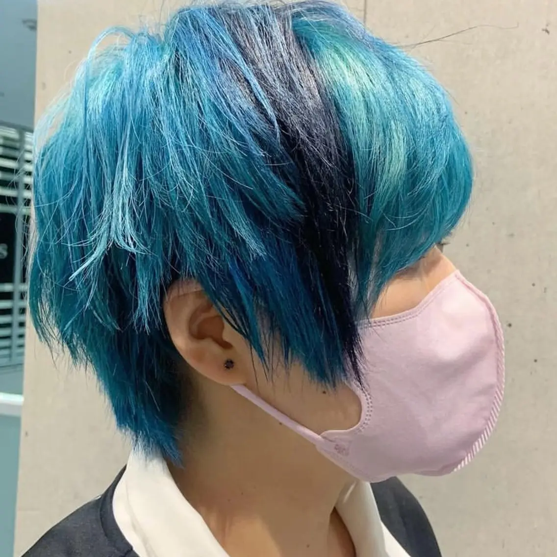 ショート カラー ヘアアレンジ アニメ髪・ウルフ🦇 樋口莉夏のヘアスタイル