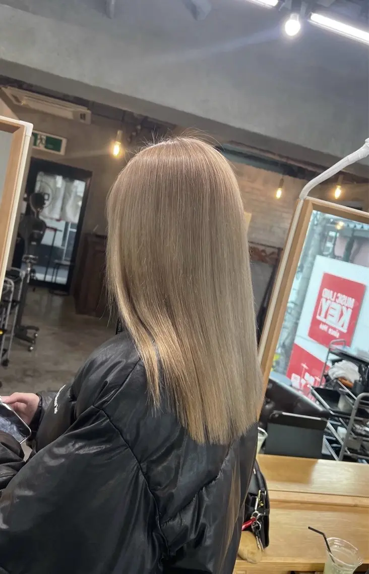 ミディアム カラー ベージュカラー ミルクティーベージュ 指名数No.1 /NAOYAのヘアスタイル