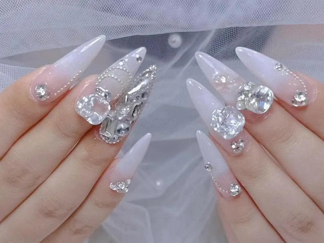 ロング カラー グラデーションカラー 韓国風ヘア ハンドネイル Bling Salonのネイルデザイン