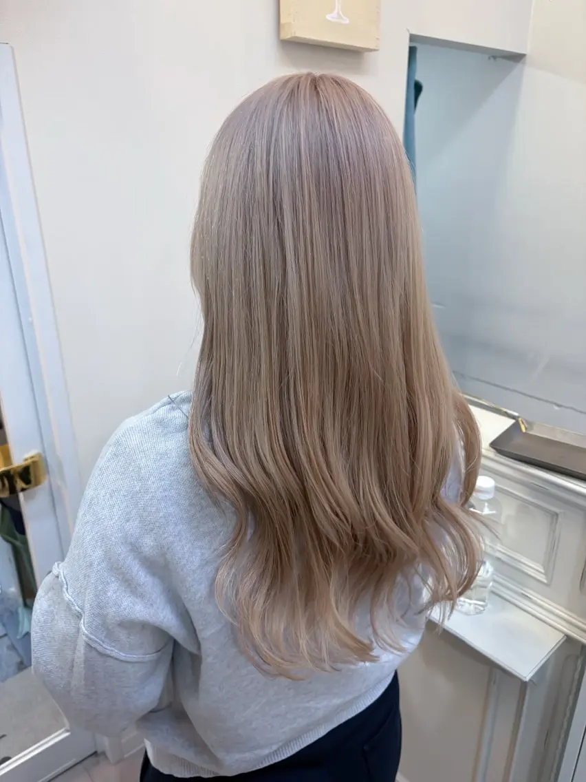 ロング カット ヘアカラー 🩵izu 🩵のヘアスタイル