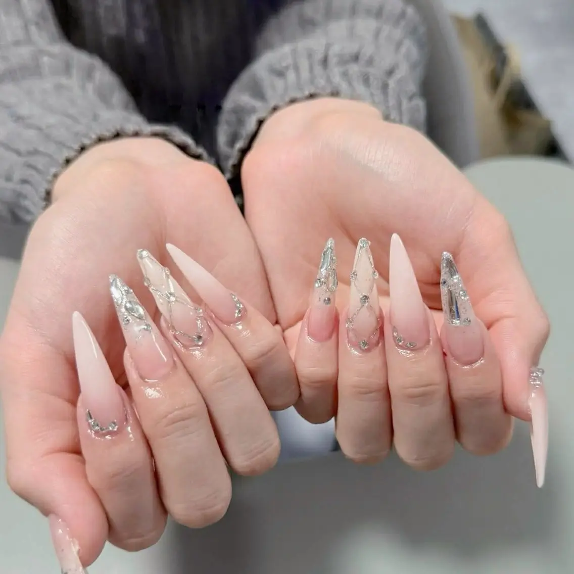 ネイル オーロラネイル クリアネイル 成人式 フラッシュネイル ジェルネイル ハンドネイル Amee Nail Salonのネイルデザイン