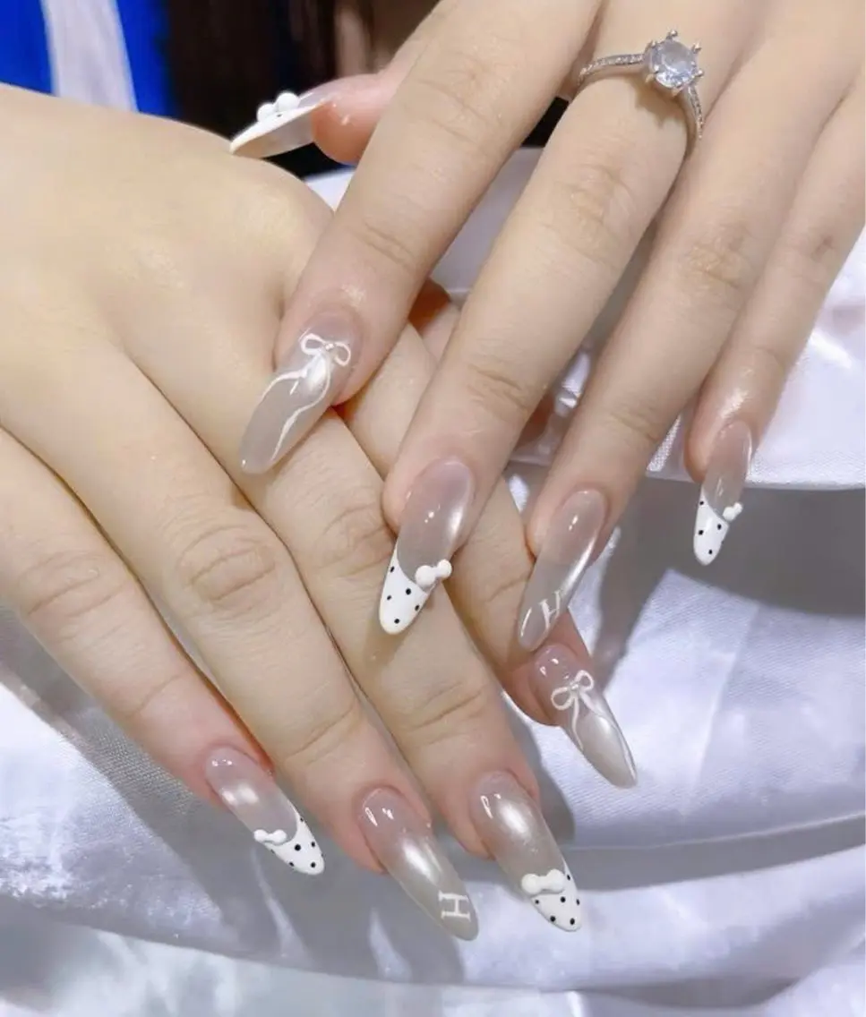 ネイル フラッシュネイル フレンチネイル グラデーション キラキラネイル 韓国ネイル ハンドネイル Hy nailsのネイルデザイン