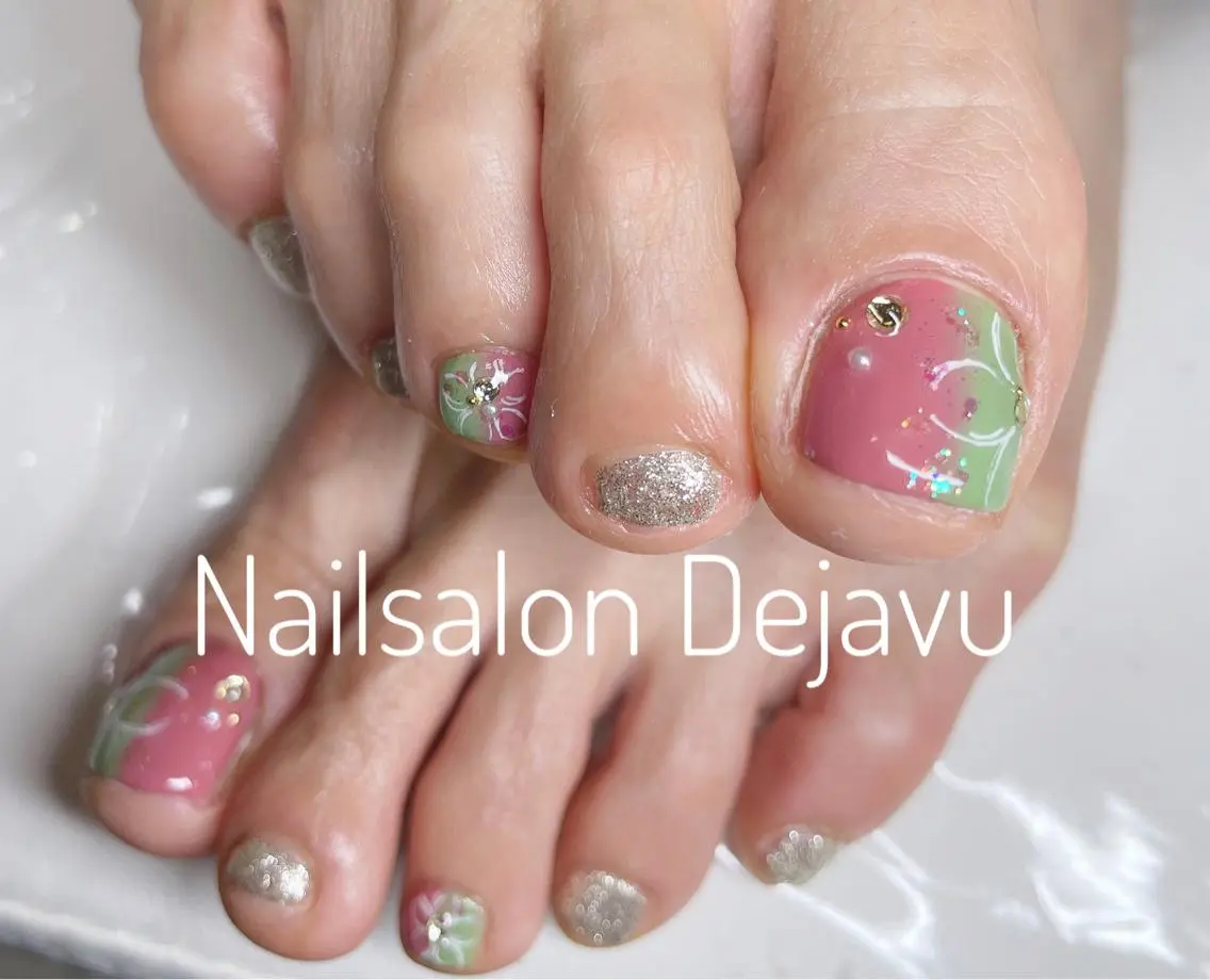 ネイル アートネイル フラワーネイル フットネイル ハンドネイル Nail salon Dejavu 🌿のネイルデザイン