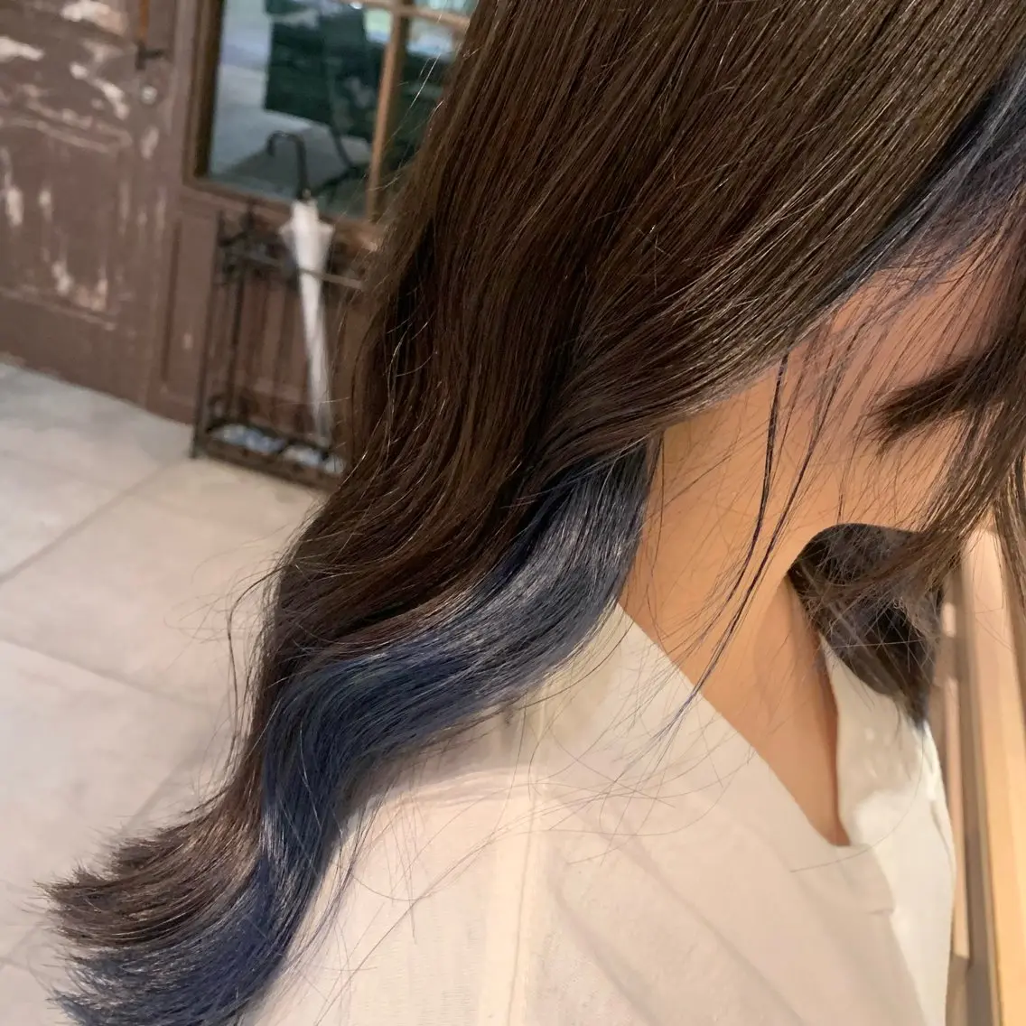 セミロング カラー ブリーチ ブルーカラー ｶﾉ /暖色カラー/ バタフライレイヤーのヘアスタイル