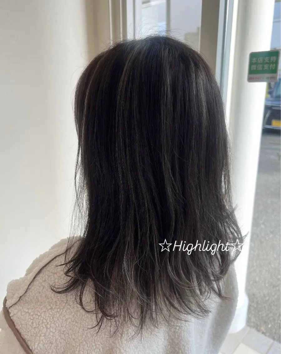 ミディアム カラー ベージュカラー ブリーチ ハイライトカラー ハイライト ヘアカラー トリートメント LiTA 友田未来のヘアスタイル