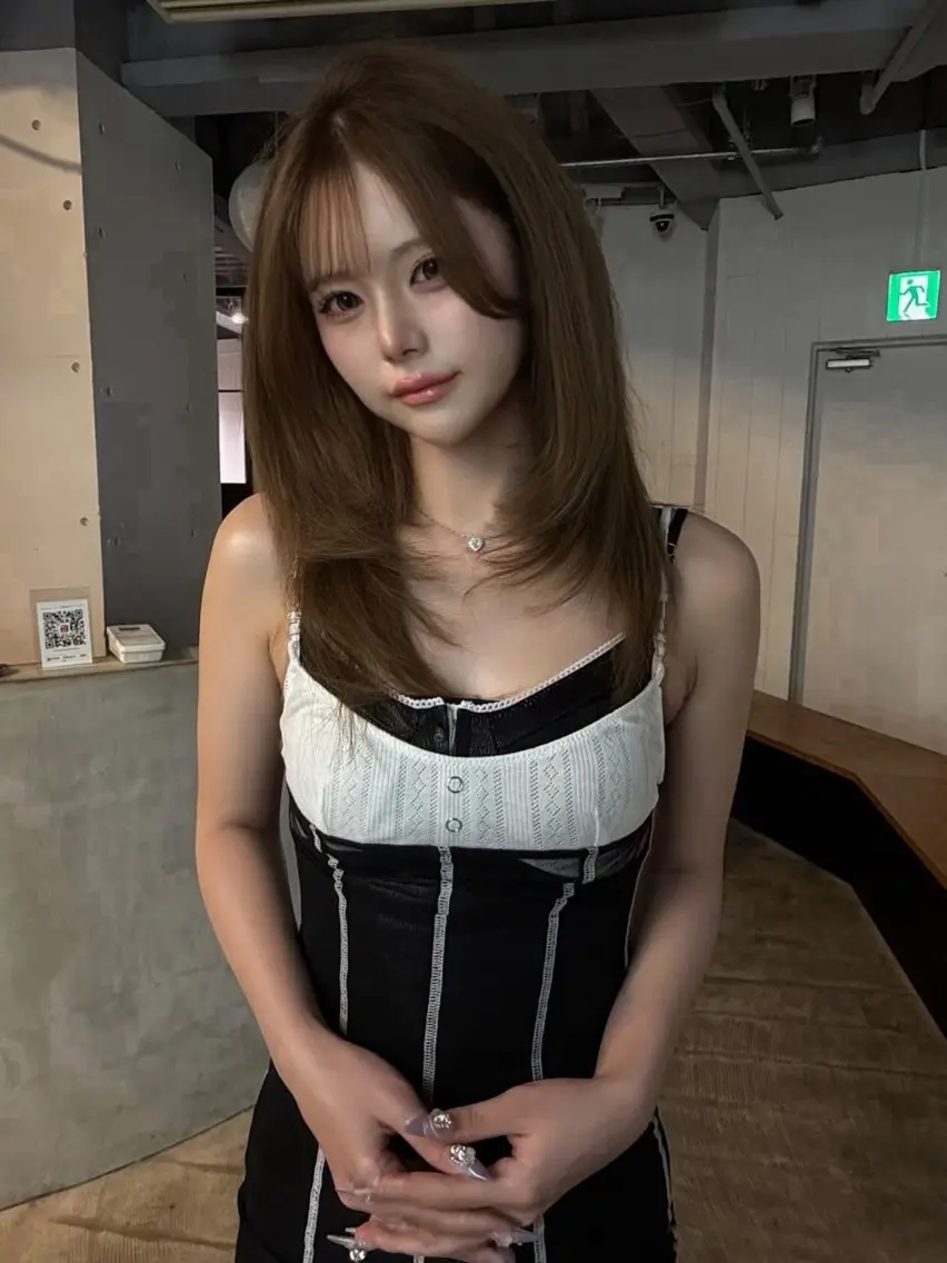 セミロング 🩷ハイトーン特化 ayumi🩷のヘアスタイル