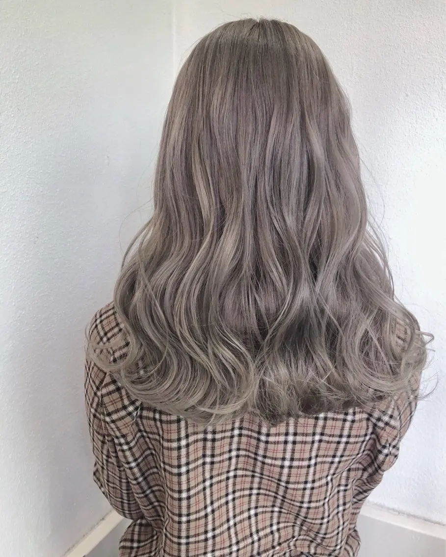 セミロング ヘアカラー gisel エリナのヘアスタイル