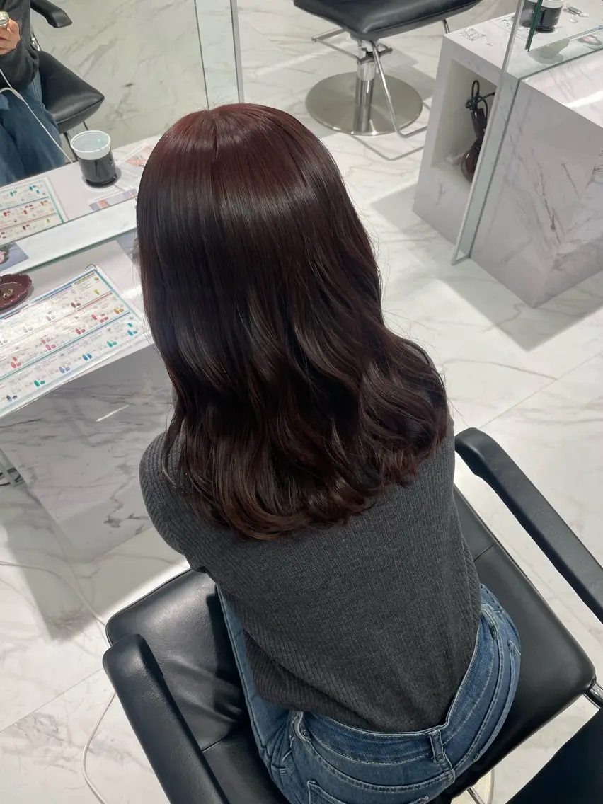 セミロング カラー yuzuna ハイトーン 天神のヘアスタイル