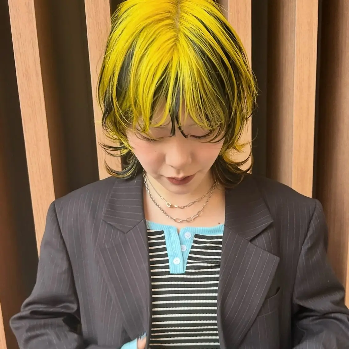 ミディアム カラー ブリーチ イエローカラー カット ヘアカラー トリートメント デザインカラー/ ブリーチ/似合せのヘアスタイル