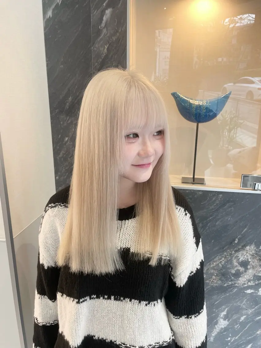 セミロング ヘアカラー トリートメント ヘアセット 🩵ハイトーン 美咲🩵のヘアスタイル