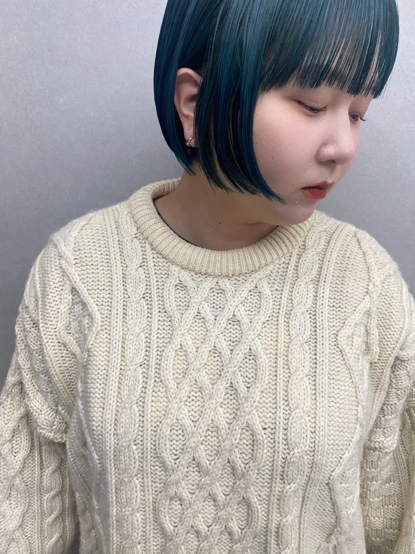 ショート カラー ブリーチ ダークグリーン ダブルカラー ボブ -福岡博多筑紫口- 大津成美のヘアスタイル