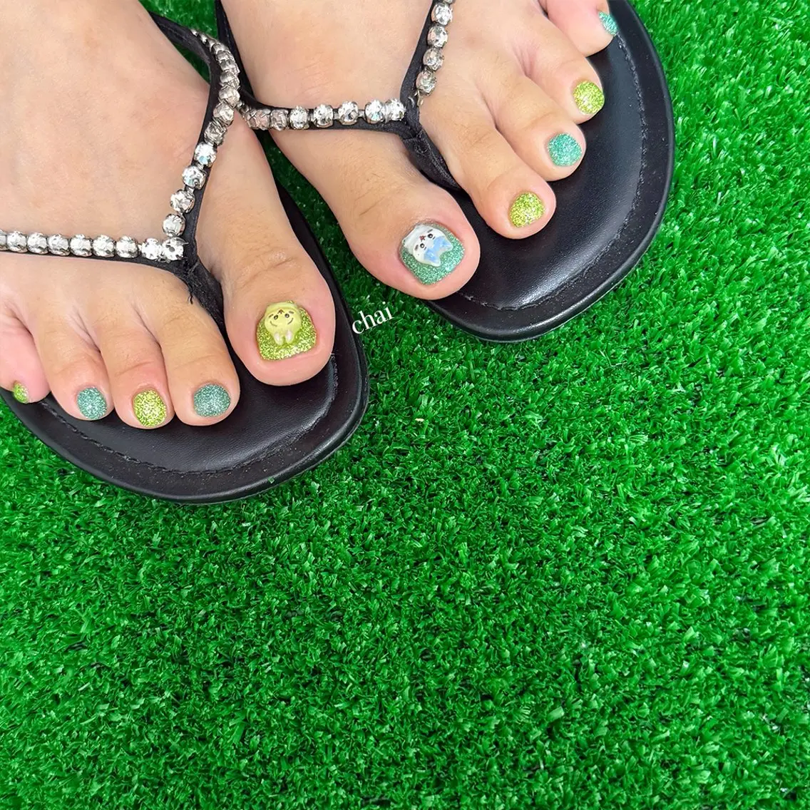 ネイル フラッシュネイル ラメ(グリッター) フットネイル chai nail + eye📍鶴橋のネイルデザイン