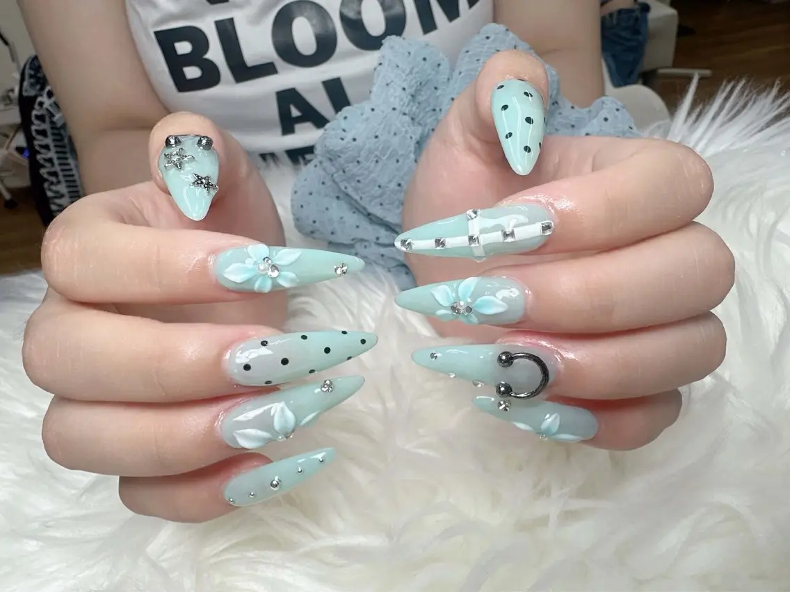 ネイル 韓国ネイル 水色 マグネットネイル ニュアンスネイル オフィスネイル ハンドネイル Hana Rose Nailのネイルデザイン