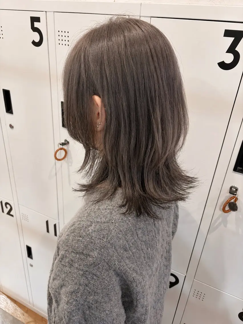 ミディアム ウルフカット カット ヘアカラー mai /attraのヘアスタイル