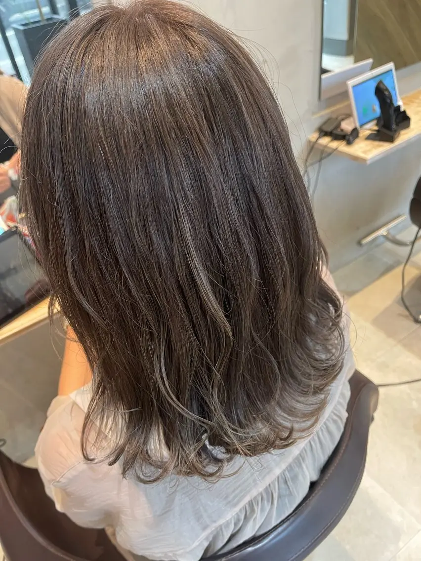 セミロング カラー 塚本 昂のヘアスタイル