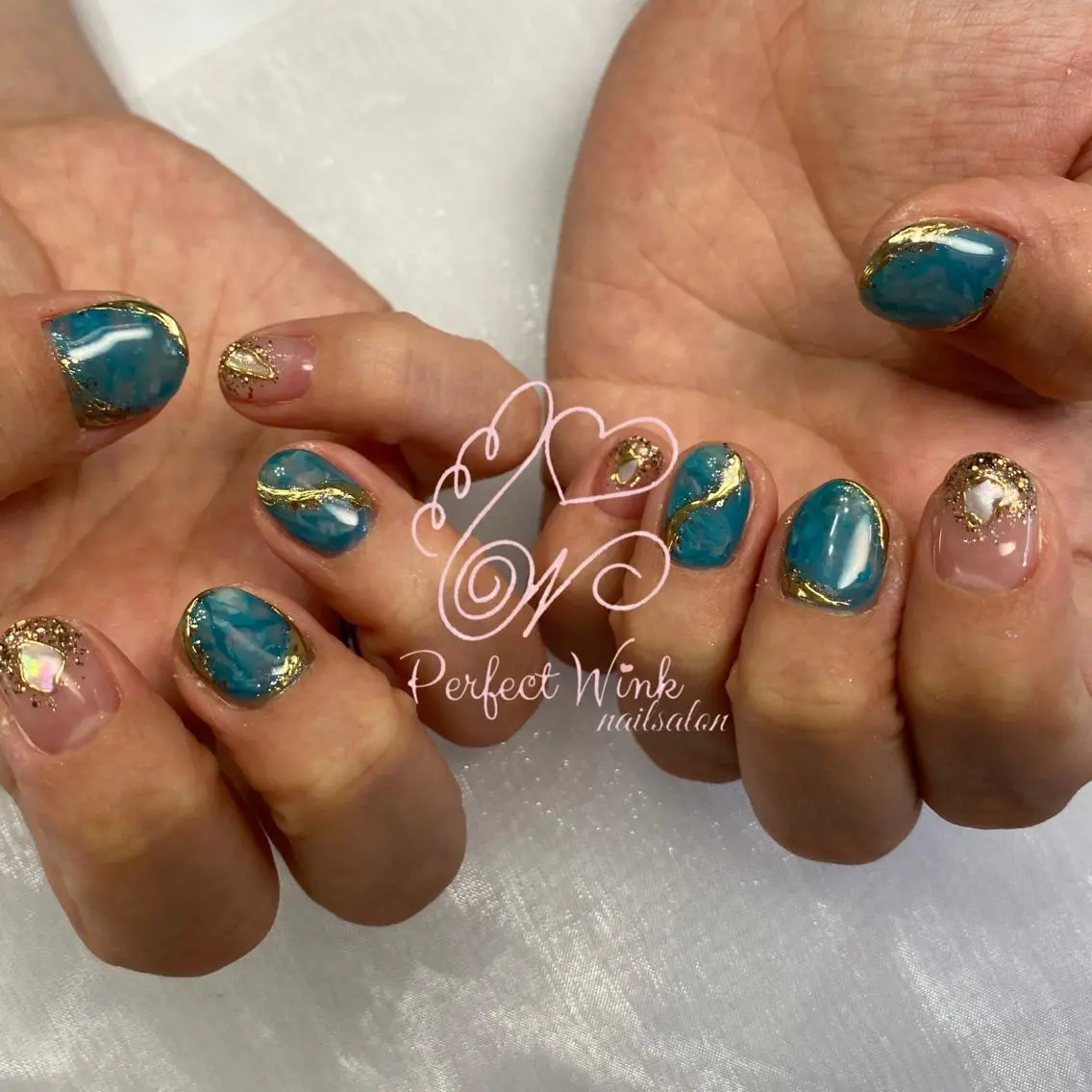 ネイル フレンチネイル ジェルネイル グラデーション キラキラネイル ラメ(グリッター) ハンドネイル 💅Perfect Wink RUI🌈のネイルデザイン