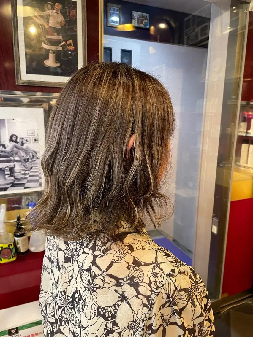 カラー ダブルカラー ハイライトカラー シルバー 👑派手髪/カット 👑ANRYのヘアスタイル